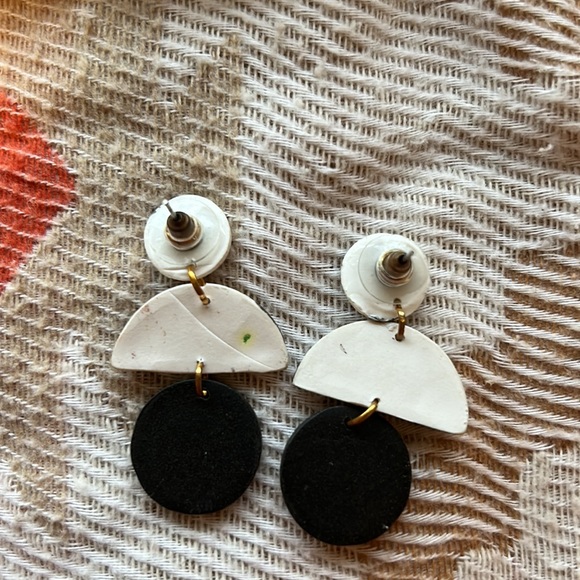 Clay cow print earrings 🐄 - Picture 2 of 2